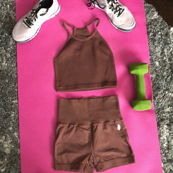 NWOT - Free People Movement Happiness Runs Crop - Picture 6 of 10